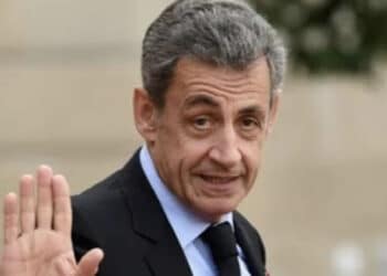 Sarkozy é condenado a 3 anos de prisão por corrupção na França