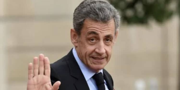 Sarkozy é condenado a 3 anos de prisão por corrupção na França