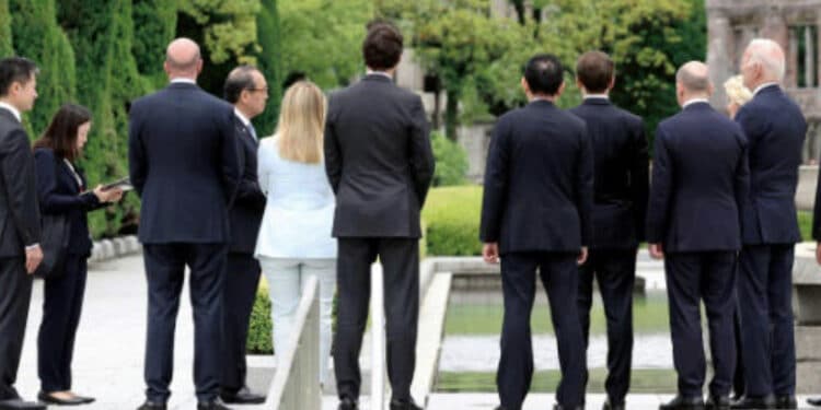 Líderes do G7 prestam homenagem às vítimas da bomba atômica de Hiroshima