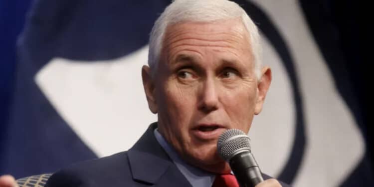 Ex-vice de Trump lança pré-candidatura à Presidência dos EUA