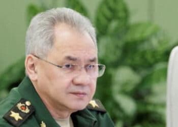 Ministro da Defesa da Rússia pede a fornecedor militar para acelerar produção