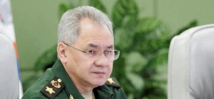 Ministro da Defesa da Rússia pede a fornecedor militar para acelerar produção