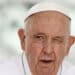 Papa Francisco será submetido a cirurgia no abdômen.