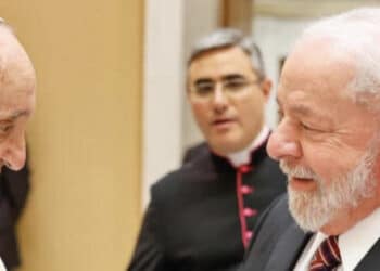 Lula se reúne com Papa Francisco no Vaticano: ‘Boa conversa sobre a paz’