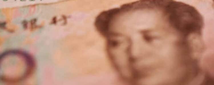 China começa a conter enfraquecimento do iuan