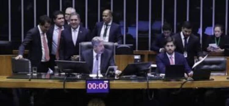 Reforma tributária: veja o que mudou na nova versão apresentada pelo relator e o que está pendente 45 Reforma tributária: veja o que mudou na nova versão apresentada pelo relator e o que está pendente