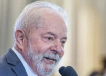 Governo Lula beneficia parentes de políticos com doação de máquinas