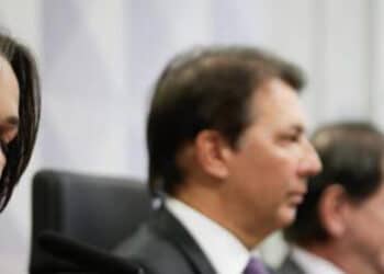 Relatora da CPMI do 8/1 fecha acordo para votar quebra de sigilo de e-mail de Mauro Cid