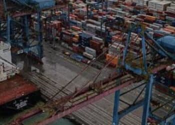 Porto de Santos é fechado devido a fortes rajadas de vento