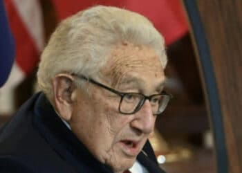 Chefe da diplomacia chinesa afirma a Kissinger que é ‘impossível conter” o país