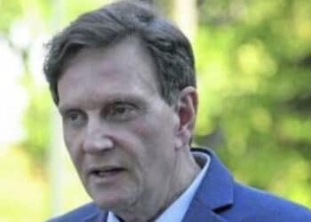 Desembargador suspende cassação de Crivella por abuso de poder político
