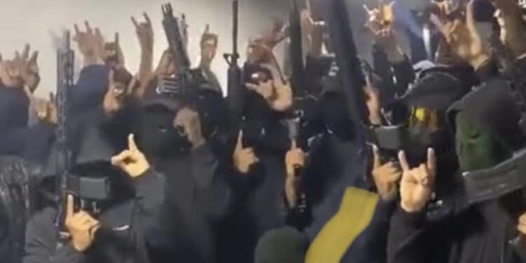 Facção criminosa Los Lobos reivindica assassinato de candidato no Equador