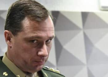 Mauro Cid está sem advogado; como fica estratégia do ex-faz-tudo de Bolsonaro?