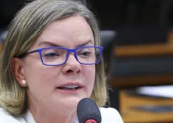 Gleisi Hoffmann defende fim da Justiça Eleitoral e diz que existência da instituição é ‘absurda’
