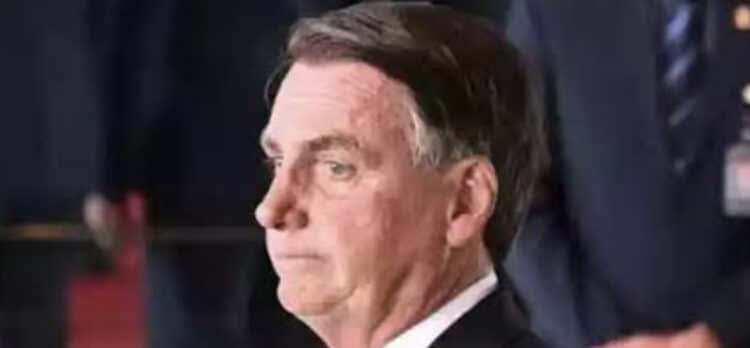 Bolsonaro passa por dois procedimentos cirúrgicos em São Paulo