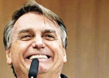 Bolsonaro mudou de estratégia e discutiu golpe após multa de Moraes