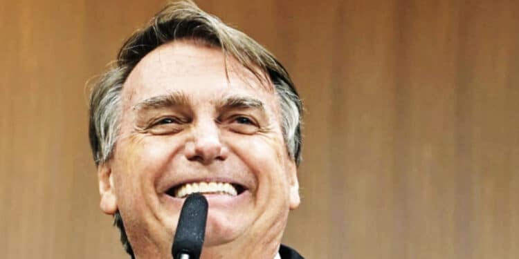 Bolsonaro mudou de estratégia e discutiu golpe após multa de Moraes