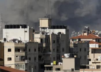 Reino Unido cobra R$ 1.850 para retirar britânicos de Israel