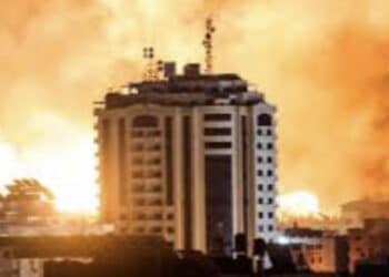 Petróleo sobe de leve, com mercados de olho na crise em Israel