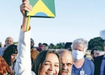 CPI do 8/1 aprova relatório que aponta Bolsonaro como autor dos ataques golpistas