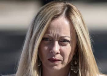 Meloni completa um ano de governo na Itália com agenda menos radical que o planejado