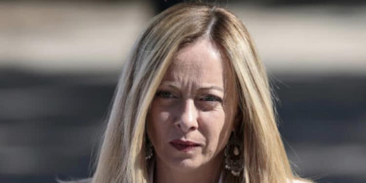 Meloni completa um ano de governo na Itália com agenda menos radical que o planejado