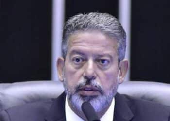 Câmara aprova taxação de ‘super-ricos’ e fundos de alta renda no exterior; texto vai ao Senado