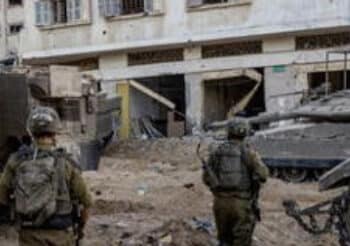 Soldados israelenses enfrentam Hamas em Gaza, com hospitais na linha de fogo