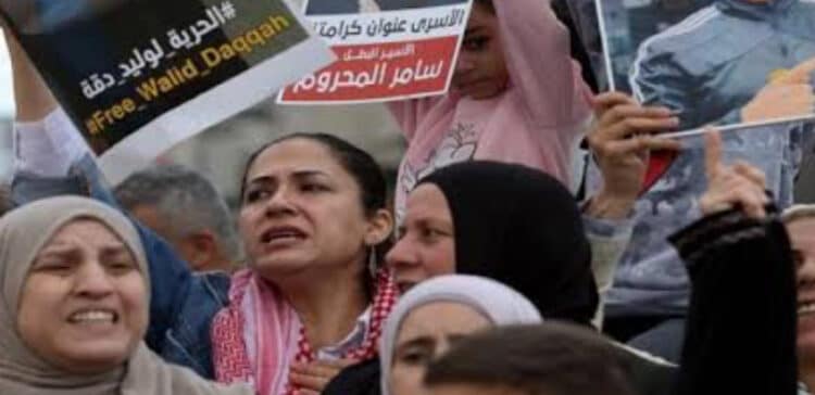 Israel divulga lista de 300 prisioneiros soltos em troca de reféns