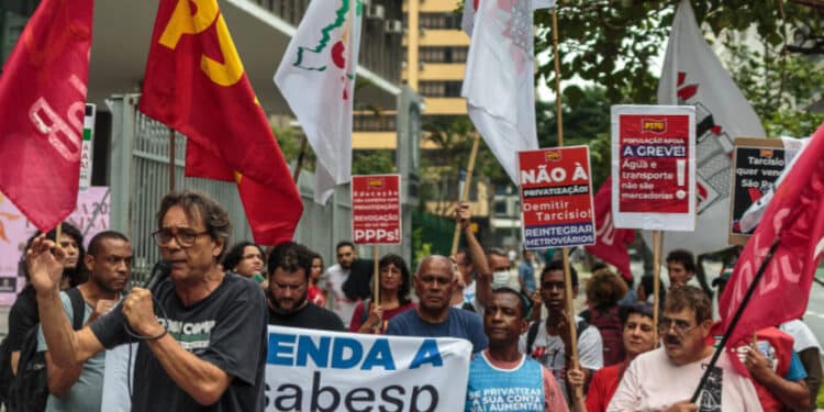 Veja como está cada linha do metrô e da CPTM durante a greve desta terça (28)