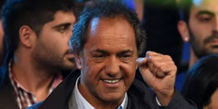 Milei diz que embaixador argentino no Brasil segue no cargo ‘por enquanto’