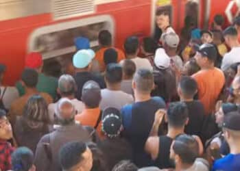 ‘Sensação de morrer lá dentro’, diz passageira que desmaiou em plataforma lotada da Linha 7- Rubi da CPTM
