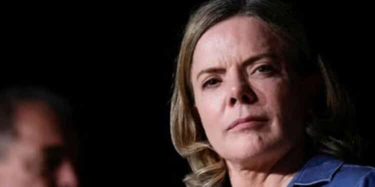 Gleisi rebate Pacheco e diz que acabar com reeleição é retrocesso
