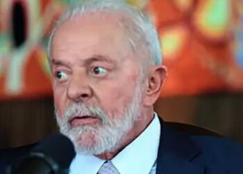 Lula, entre vaias e aplausos, diz que só Deus faria Congresso adverso aprovar reforma