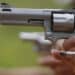 Novos registros de posse de armas caem 74% no governo Lula, e total é o menor em 10 anos 49 Novos registros de posse de armas caem 74% no governo Lula, e total é o menor em 10 anos