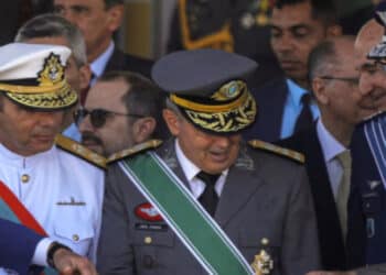 Conciliação de Lula com militares incluiu articulação contra proposta do PT