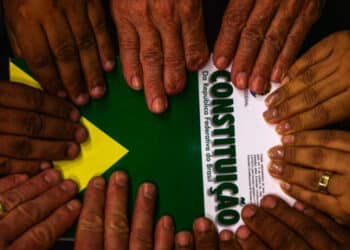 Desenho do sistema político compôs antídoto contra golpe sob Bolsonaro