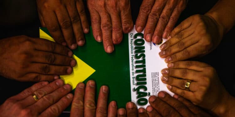 Desenho do sistema político compôs antídoto contra golpe sob Bolsonaro