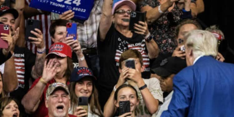 Onipresente, Trump rompe com os esquemas da campanha republicana nos EUA