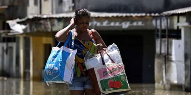 RS e SC seguem em alerta de grande perigo para tempestades nesta quarta (17)