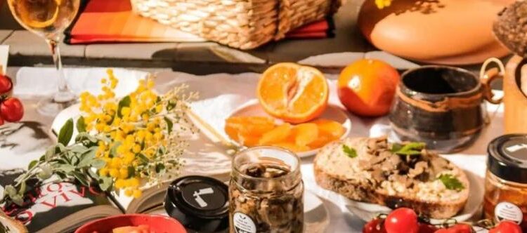 Conheça a Mercearia Cesta Feira, que, através da curadoria de produtos artesanais, valoriza o trabalho de pequenos produtores.