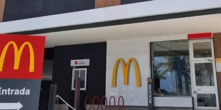 McDonald's abre sua primeira unidade na orla do Rio de Janeiro; veja onde é 45 McDonald’s abre sua primeira unidade na orla do Rio de Janeiro; veja onde é