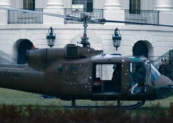 Homem rouba helicóptero militar e pousa no gramado da Casa Branca.