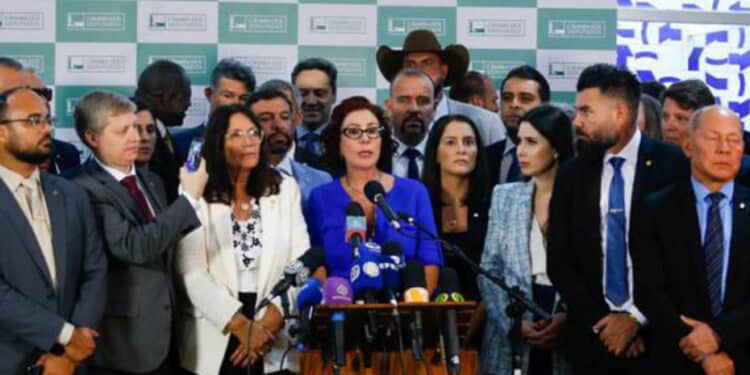 Senadores da oposição se somam aos deputados e apoiam impeachment de Lula; veja lista