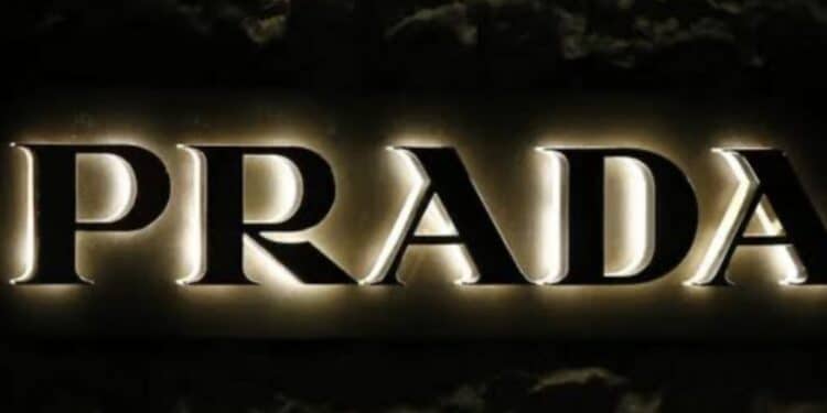 Prada: O Legado da Elegância na Vanguarda da Moda.