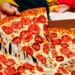 Pizza Hut: Uma Jornada Deliciosa de Tradição e Inovação.