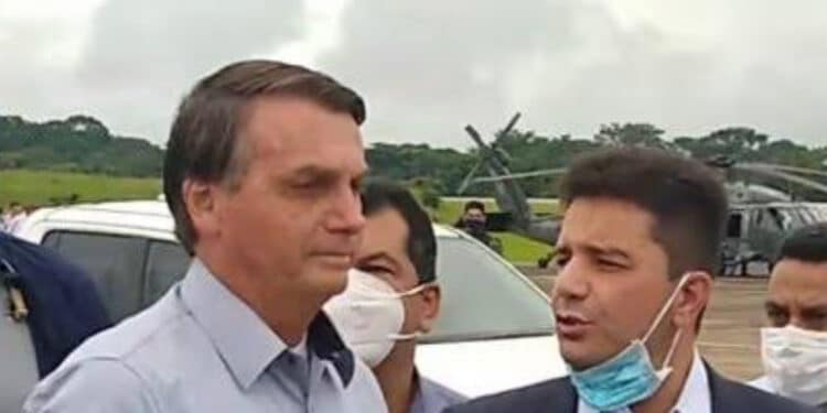 No Acre, visita de Bolsonaro causa conflito entre internautas: “O Acre acabou de passar pelo um desastre vem mais um”