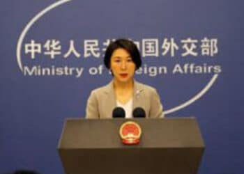 China diz que envio de mais tropas indianas à fronteira do Himalaia não aliviará tensões