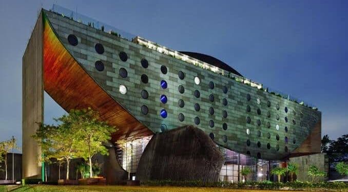 Localizado na cosmopolita cidade de São Paulo, o Hotel Unique se destaca como um verdadeiro ícone de luxo e sofisticação