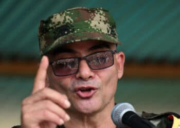 Comandante da principal dissidência das Farc abandona negociações de paz